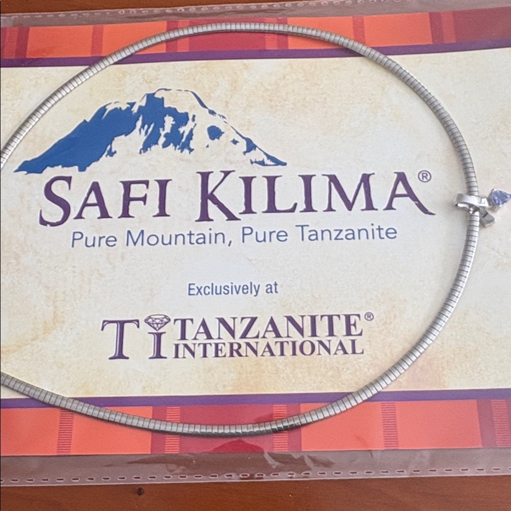 NEW beautiful Silver Necklace with Tanzanite Pendant - Picture 5 of 5